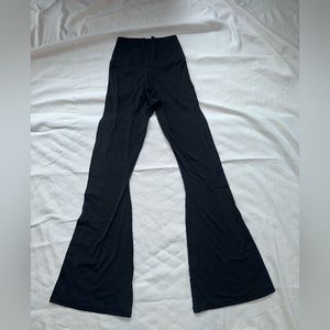 Barely worn, American eagle aerie flare, cross leggings in black size Med